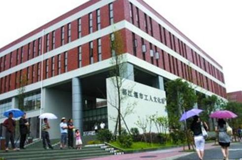 都江堰市文化宮電動(dòng)舞臺(tái)開(kāi)合幕、電動(dòng)橫幅
