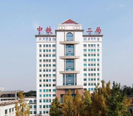 公司承接中鐵二局辦公大樓29套擋煙垂壁如期竣工
