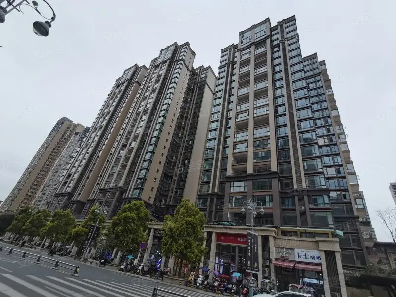 綿陽三江國際麗城閱世集活動式柔性電動擋煙垂壁按時交付
