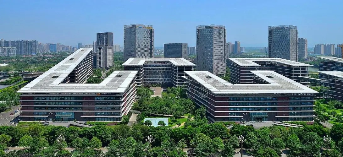 成都科學(xué)城天府科創(chuàng)園電動(dòng)擋煙垂壁項(xiàng)目按時(shí)開(kāi)工